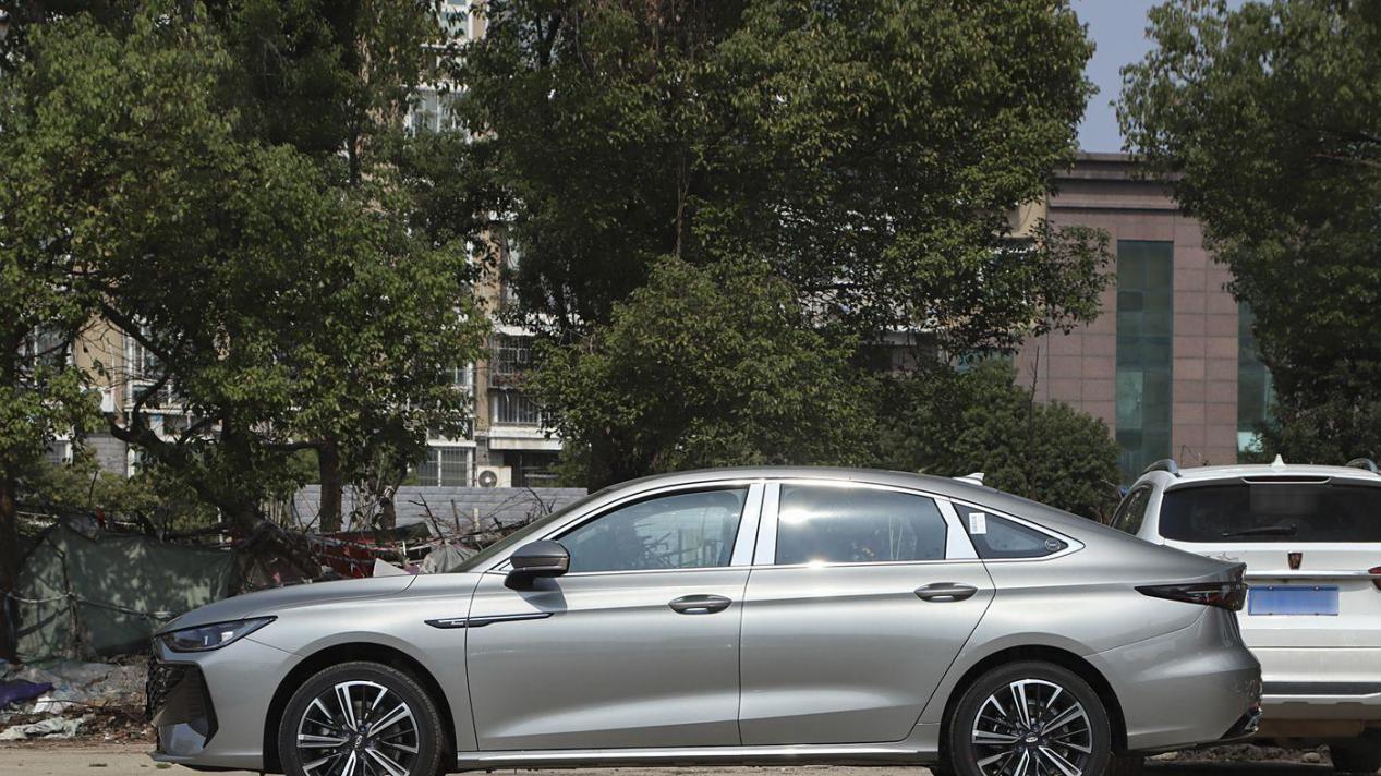 奇瑞全新轿跑到店将于3月25日上市，预售11.99万起，搭载2.0T引擎