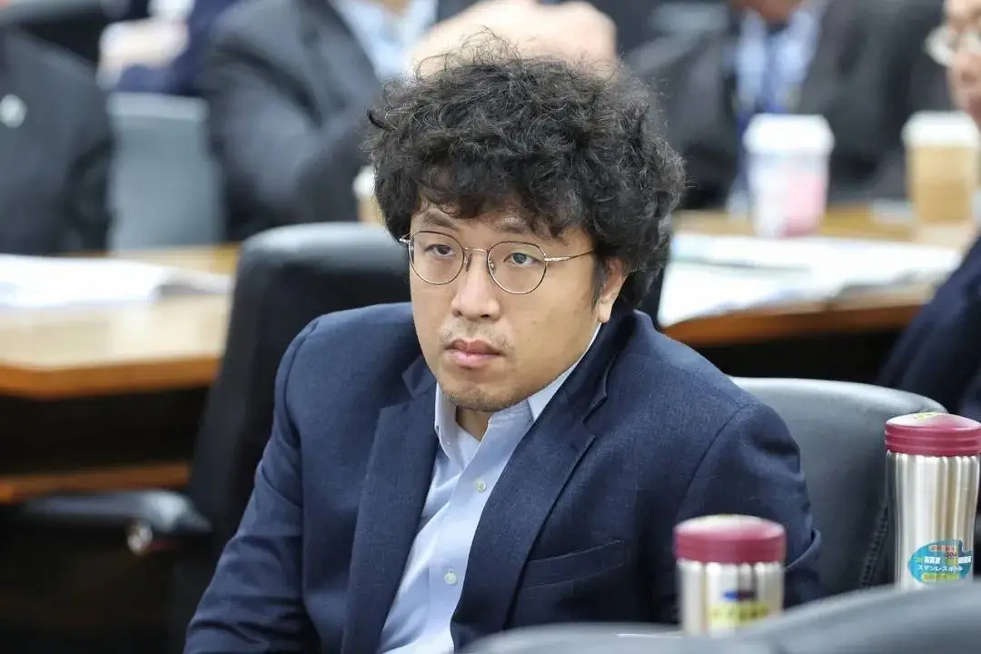 开始出招了，对黑熊学院负责人沈伯洋进行立案侦查！