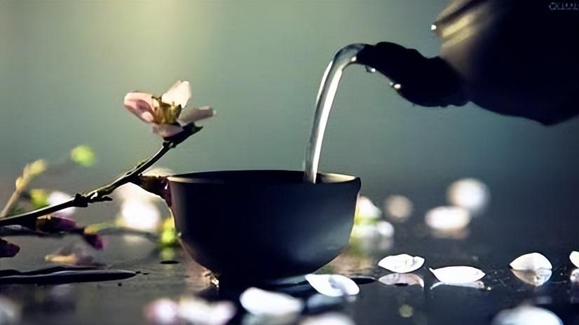 当咖啡遇上茶：饮品文化的奇妙碰撞