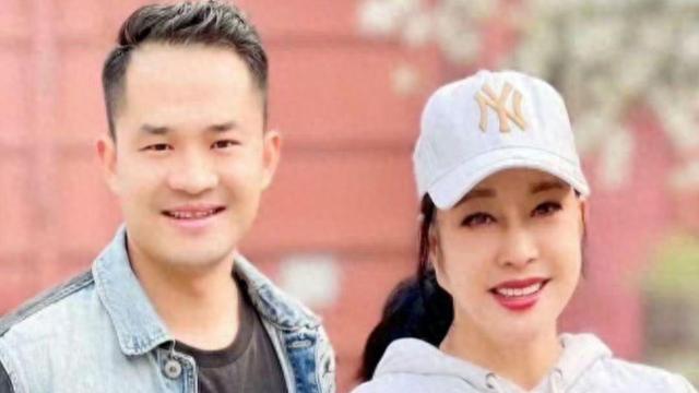 娱乐圈爱“老牛吃嫩草”的3大女星，有颜有钱，却偏爱小鲜肉！