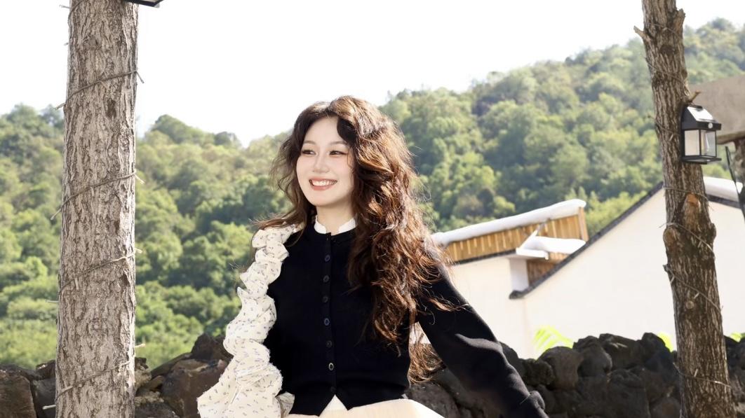 让彩色装点秋色！穿出鲜亮与活力，享受秋日明媚生活~