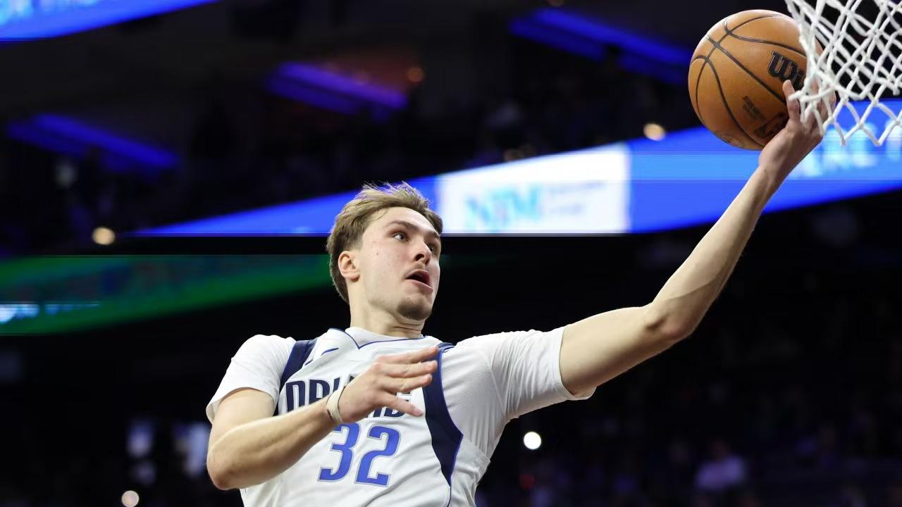 圣诞大战太精彩！库里关键三分锁胜局，弗拉格狂砍27分炸场，双戴维斯各显神通～