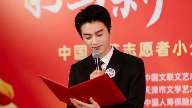 离婚俩月陈晓堪比整容，一头金发意气风发，暴瘦15斤重回颜值巅峰