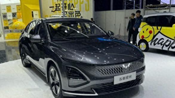 预售价十万以内的插混轿车，中型车定位，五菱星光值得入手吗？