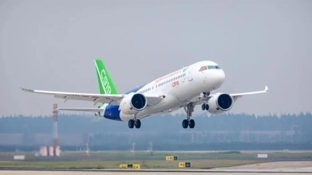 “组团”亮相 国产大飞机C919中东首秀