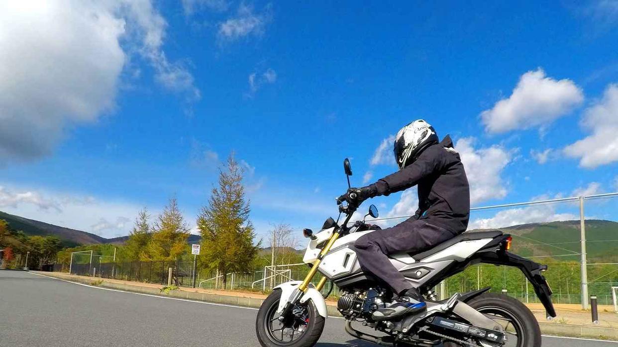 购买流行的 125cc 摩托车的二手版本感觉如何？乐趣依然一样！