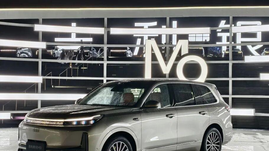 限时17.38万元起 吉利银河M9六大座插混SUV上市