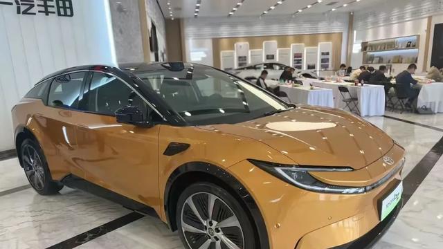 一汽丰田bZ5全路况+15.6巨幕，30项辅助破市场迷局