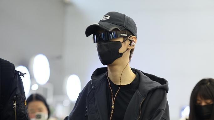 罗云熙公益画展助力艺术发展