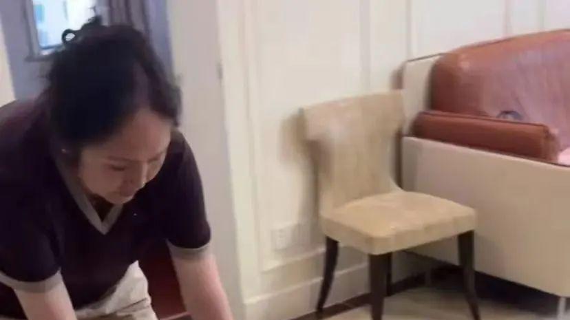李亚鹏夫妇为缩减开支搬入小宅！女方首曝搬家视频引热议：豪门婚姻也需精打细算？