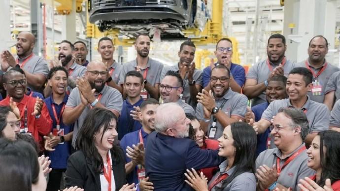 比亚迪第1400万辆新能源汽车在巴西工厂下线