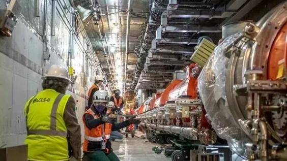 美国国家加速器实验室产生了创纪录功率的激光脉冲