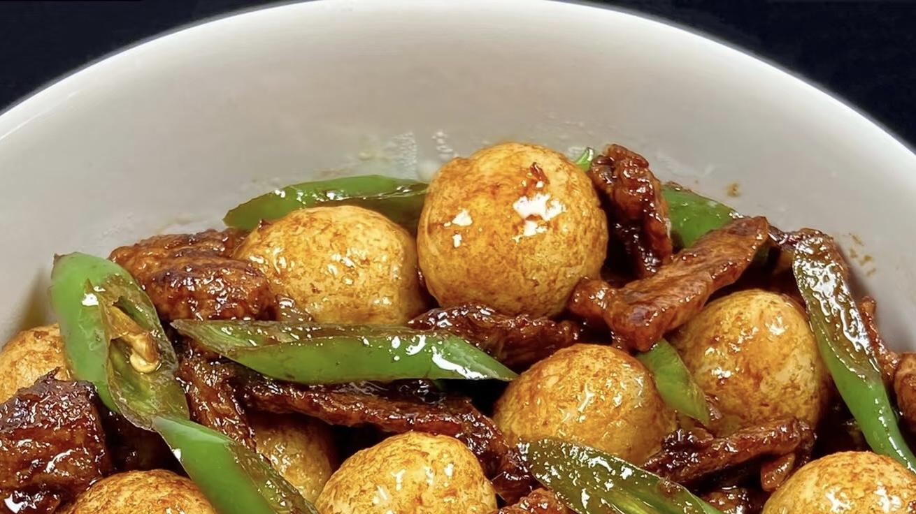 香辣鹌鹑蛋炒肉：把“黄金小弹珠”扔进香辣宇宙！