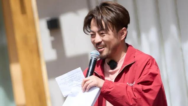 演了68部戏没红，演男主角没红，如今43岁搭档张颂文演配角，红了