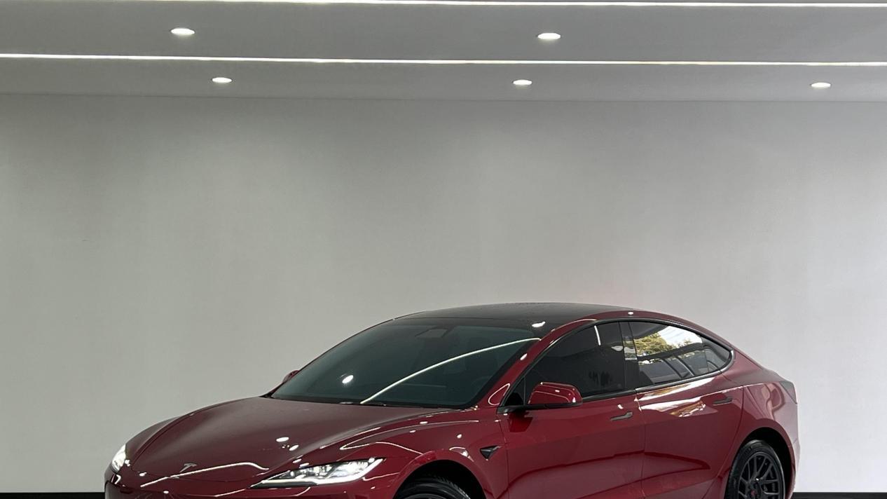红色旋风，2.6万公里准新Model3，纯电后驱体验仅需18万出头