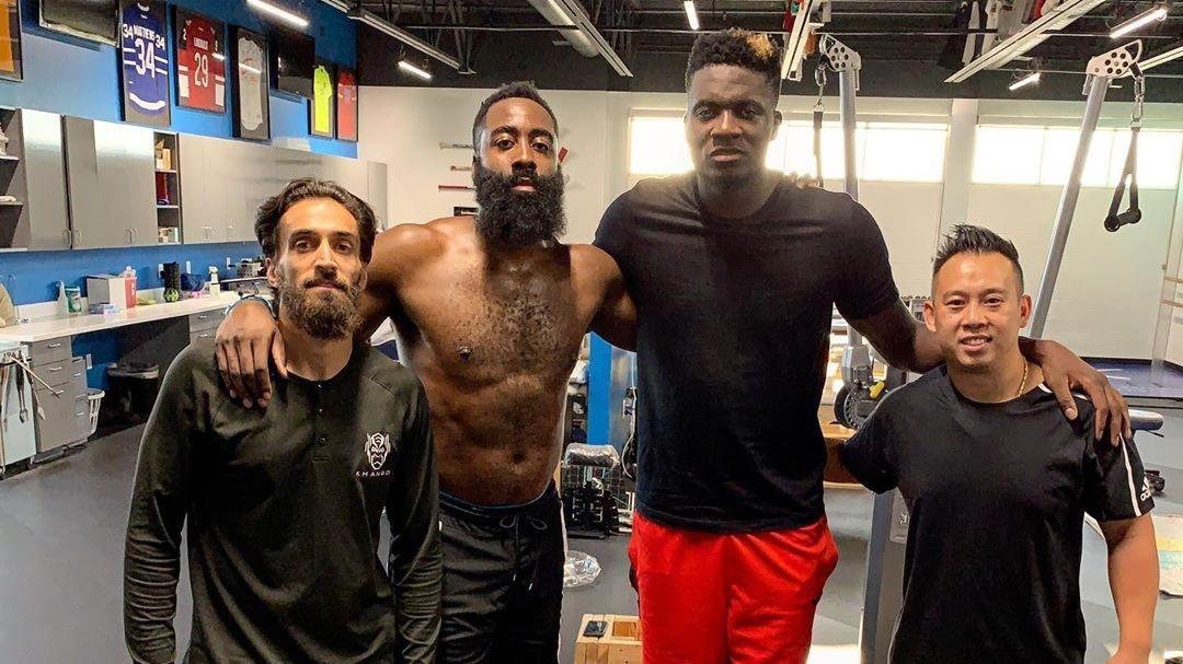 火箭队连签10人，旧将也等来了！休赛期超神啊！