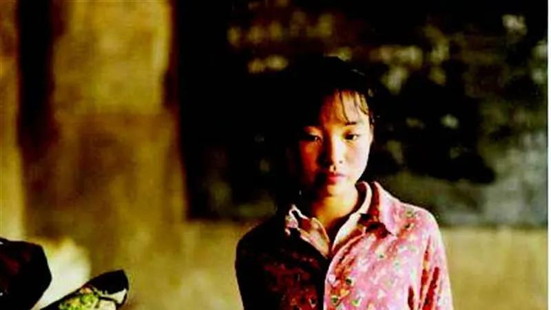 电影解读：《一个都不能少》评分：4.5分  一个都不能少：贫困与责任的交织