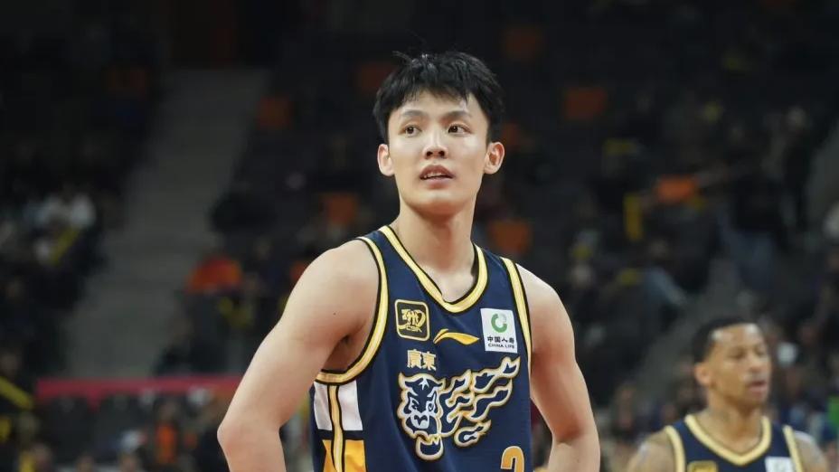 广东练兵惜败！5名主力状态梦游，徐杰不服气，球迷：感谢杜锋放水