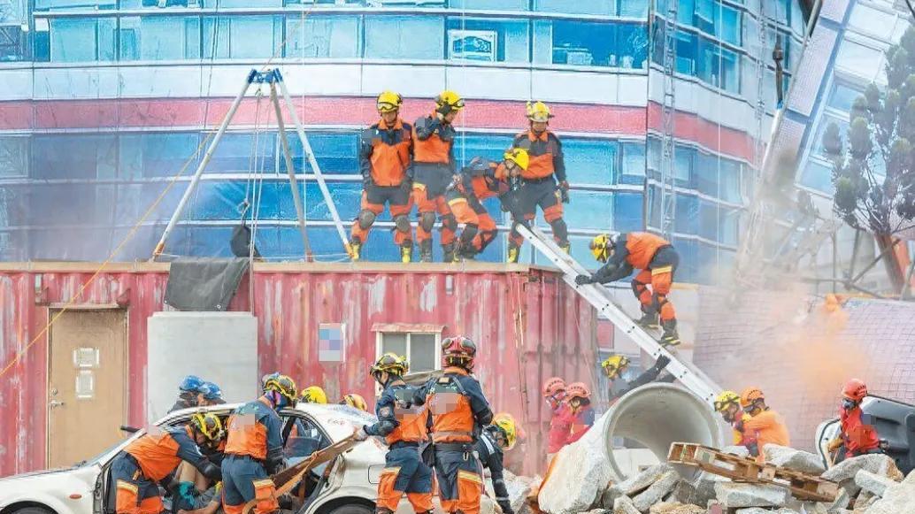 台海局势紧张：赖清德召集会议部署“战时”资源调动，解放军随即展开大规模军演