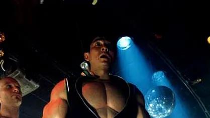 刘德华赤身演绎智者：《大只佬》（Running on Karma）告诉你因果的哲学