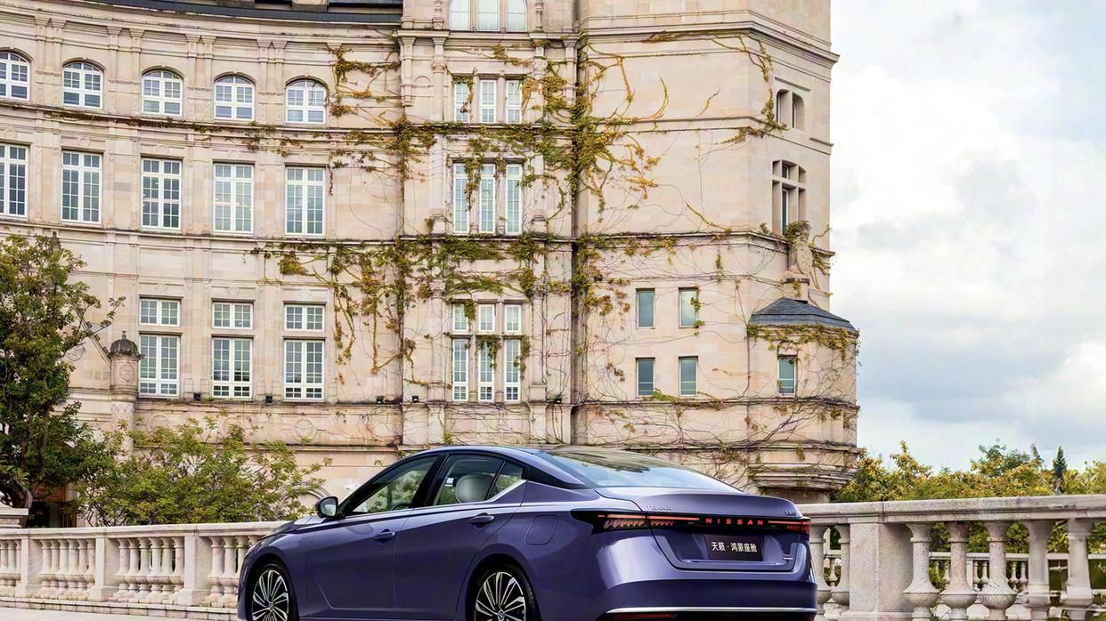 油车智变新纪元，搭载鸿蒙座舱，标配人体工学座椅，总续航1000km