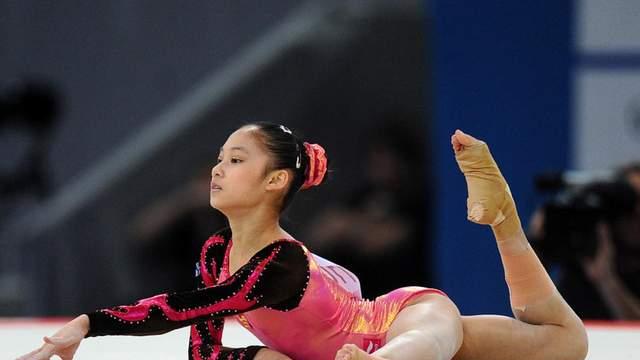 吴柳芳直播间终于能跳舞了，网友一边给她刷礼物一边去吐槽管晨辰