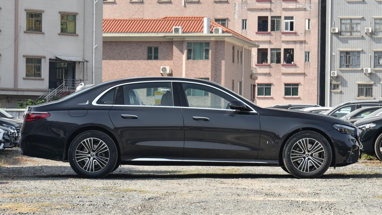 2025改款奔驰E级上市，售价45.18万起