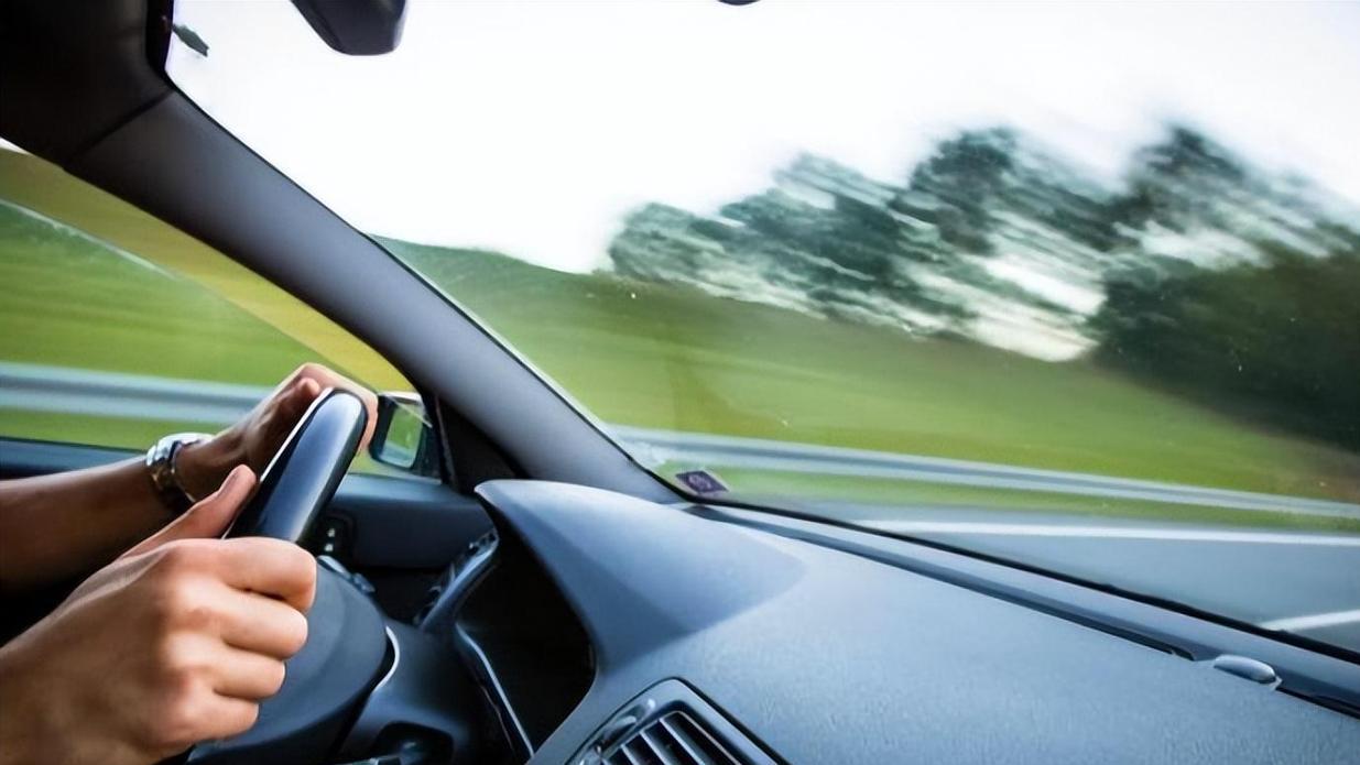 判断一个人开车水平高低，看他有没有这3种行为就清楚了