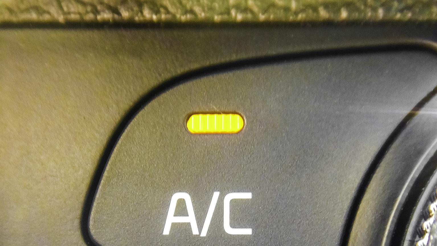 定速巡航失效时踩刹车竟更危险？维修专家揭秘不为人知的安全机制