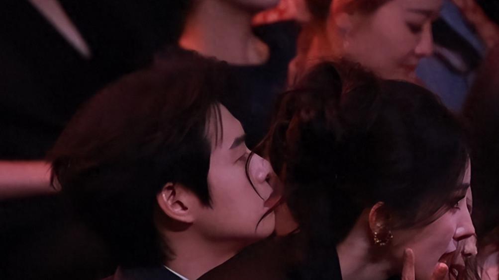 尖叫之夜“座位修罗场”：杨幂魏大勋隔1人的“世纪同框”，比领奖台还有戏！