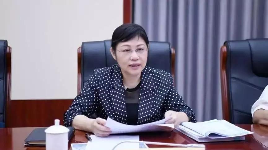 给“靠案吃案”者套上“笼子”，让他们再也不能知法违法