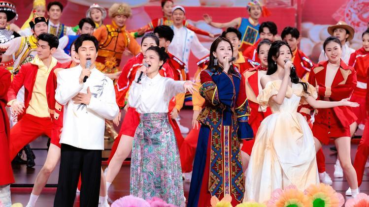 看了2025年元宵晚会，终于找到杨帆和门面主持人的差距