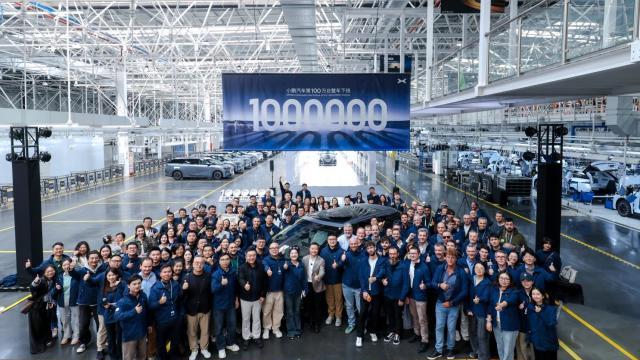 小鹏第100万台下线暨首批X9超级增程车主交付，开启“一车双能”新纪元