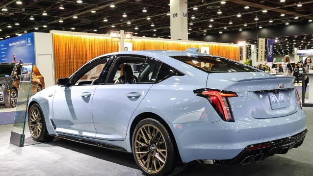 这才是价格屠夫！颜值不输宝马3系，从30万降到21万，剑指奥迪A4L