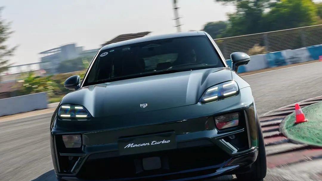 利润暴跌30%，保时捷开始死磕油车了