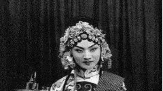 言慧珠：京剧世家梅兰芳爱徒，三段“惊艳”婚姻却凄凉自尽