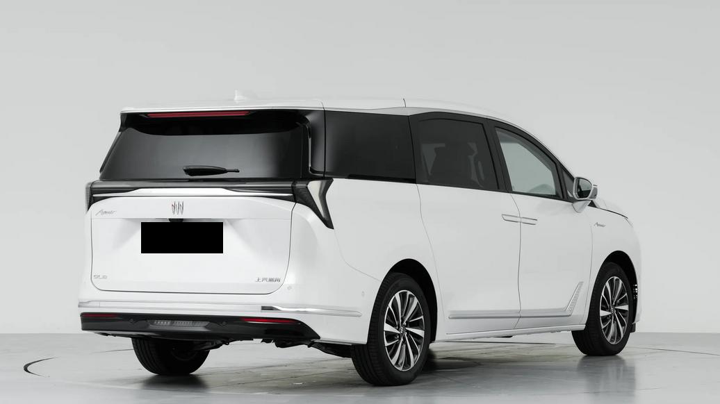 别克GL8陆尊配置升级，30.99万元起售，哪个版本更适合你？