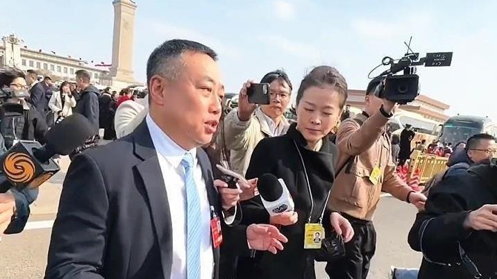 香港媒体直面质疑，话筒逼近刘国梁，李晓霞发声直指饭圈混乱现象