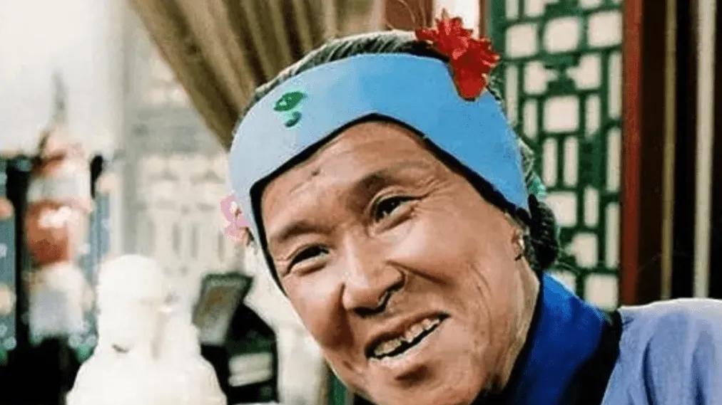 刘姥姥一进荣国府，过了5道关才成功拿到钱，最难过的是这道关