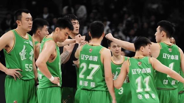 CBA疆辽大战！杨鸣迎两好一坏消息，辽篮3人入围英才计划获奖金