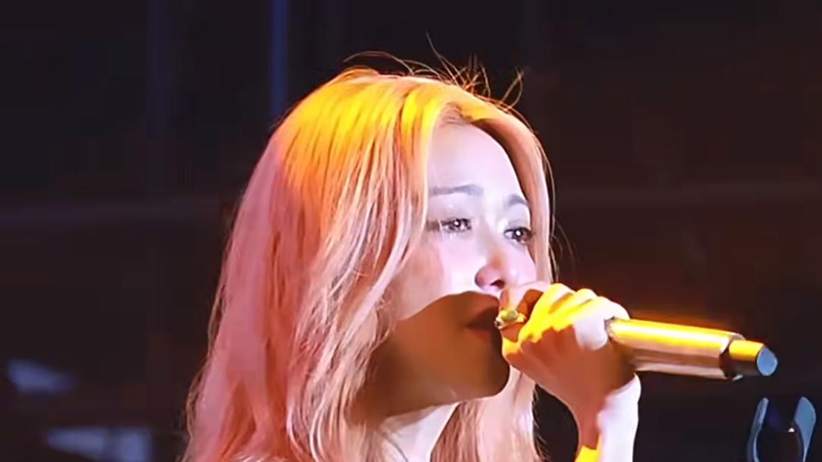 薛凯琪的眼泪与舞台上的“求救信号”：疑似抑郁症躯体化的无声抗争