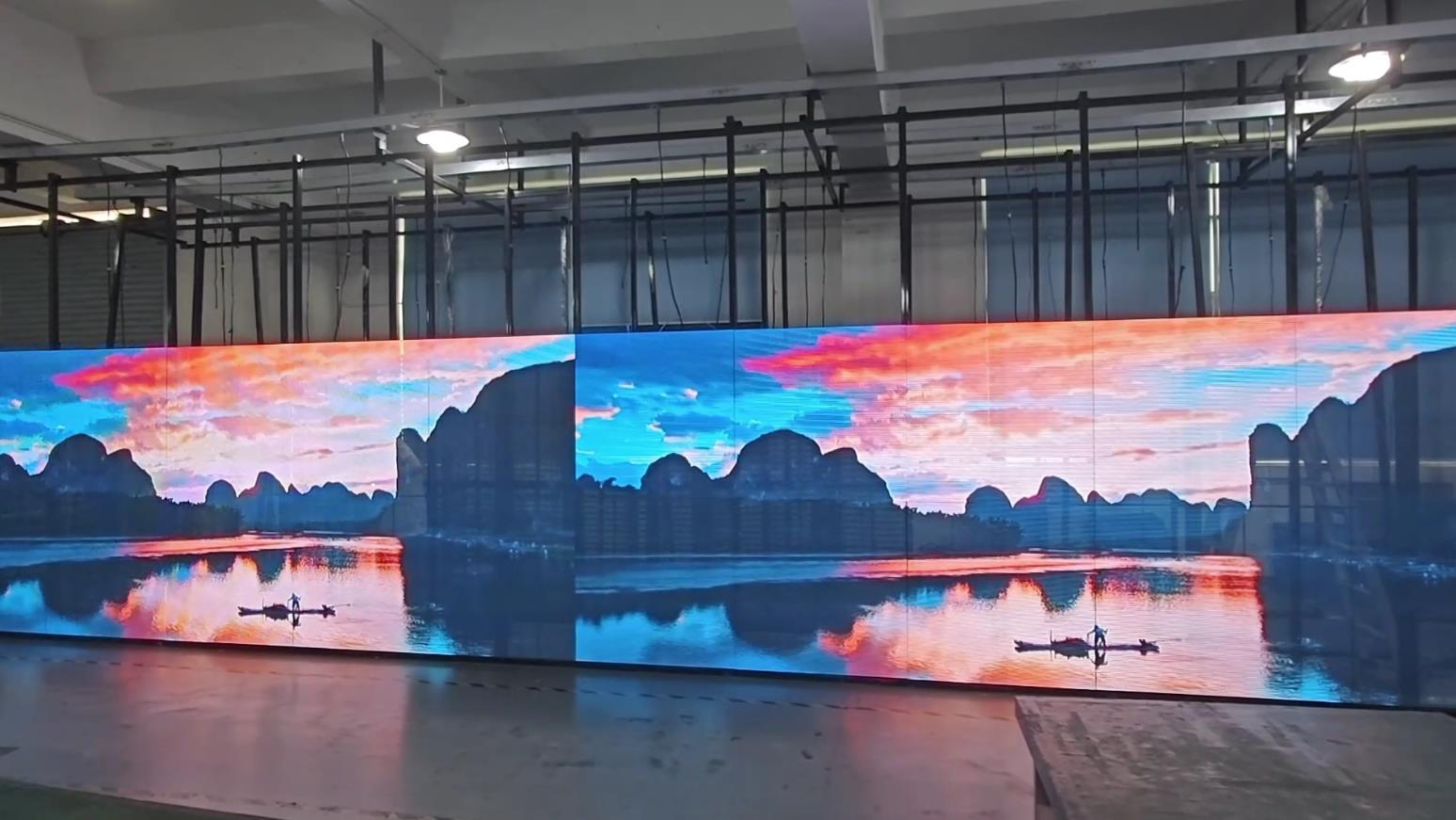 LED防水透明屏：户外场景的“透光显示神器”