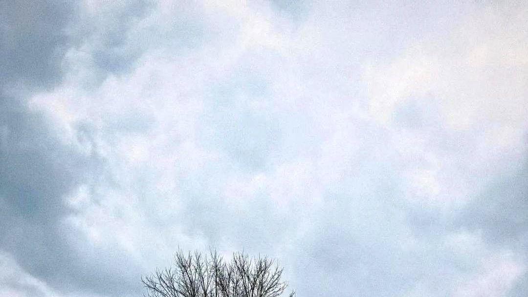好男人疼老婆与钱无关



有钱老公就一定疼老婆？最近的热搜颠覆了我的认知！一边
