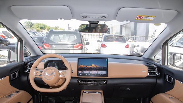 平民MPV五菱星光730开始预售，7.68万起售。