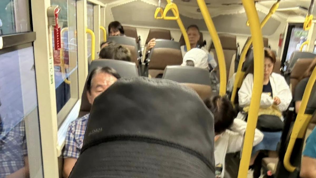 吴镇宇刷老年卡被质疑？这波操作直接让网友笑出腹肌！