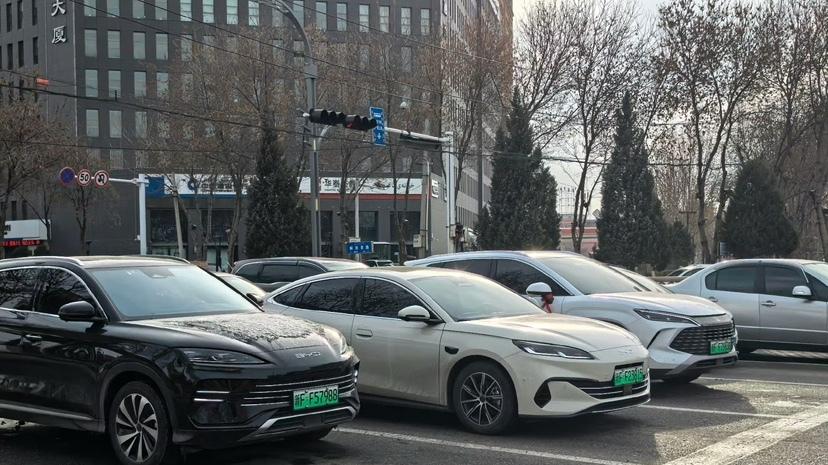 再创年内新高！比亚迪11月狂卖超48万辆，稳坐新能源双冠宝座