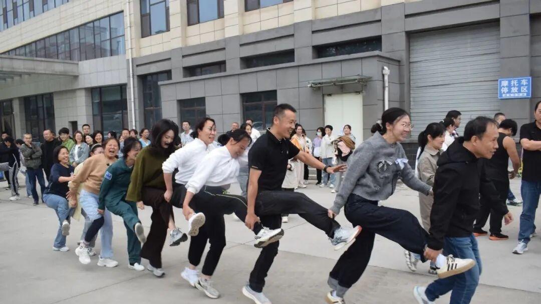 融聚同心 双节共“运”垣曲县中医医院职工趣味运动会“燃”动未来