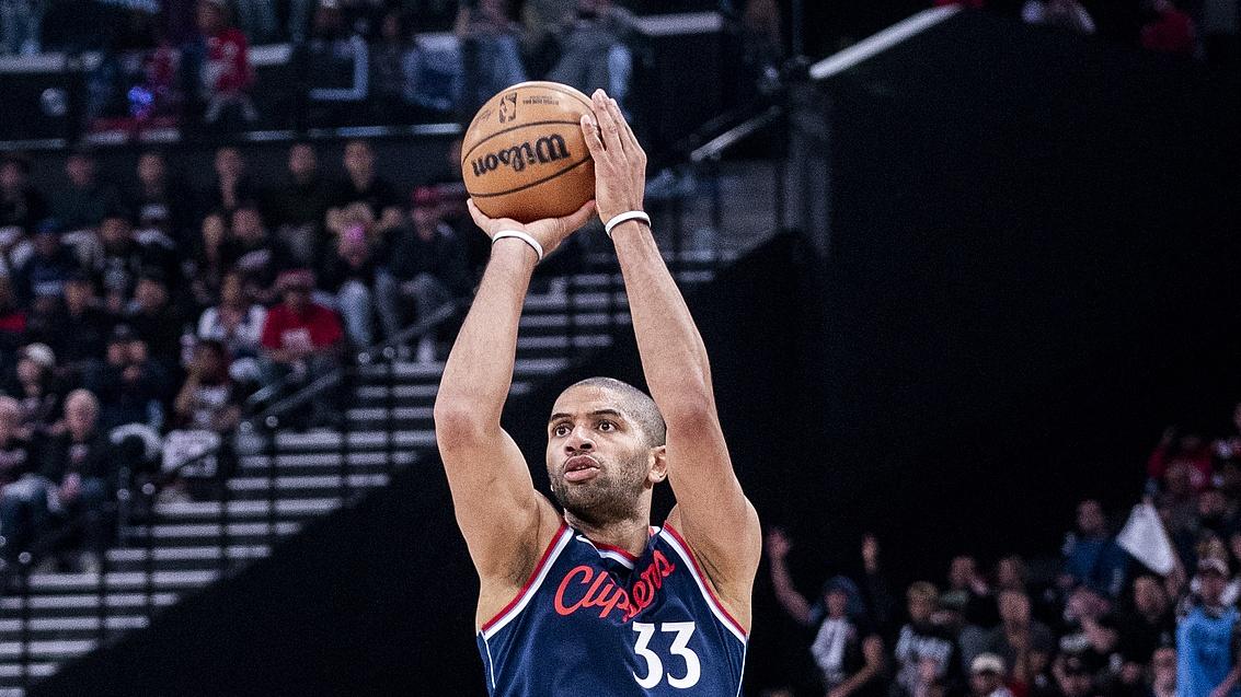 背靠背连续客场！单核哈登4天3战场均42分钟 两次失绝杀悲壮燃尽