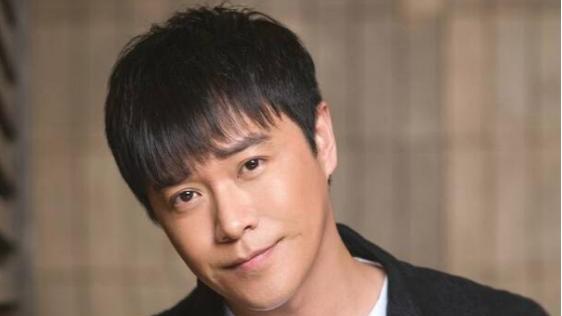 离婚4年后，佟丽娅那个“抛妻弃子”的前夫，连面相都变了