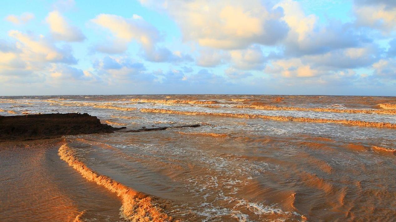 解放军连封海域14天，双航母编队“亮剑”